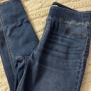 Pull on style jeggings